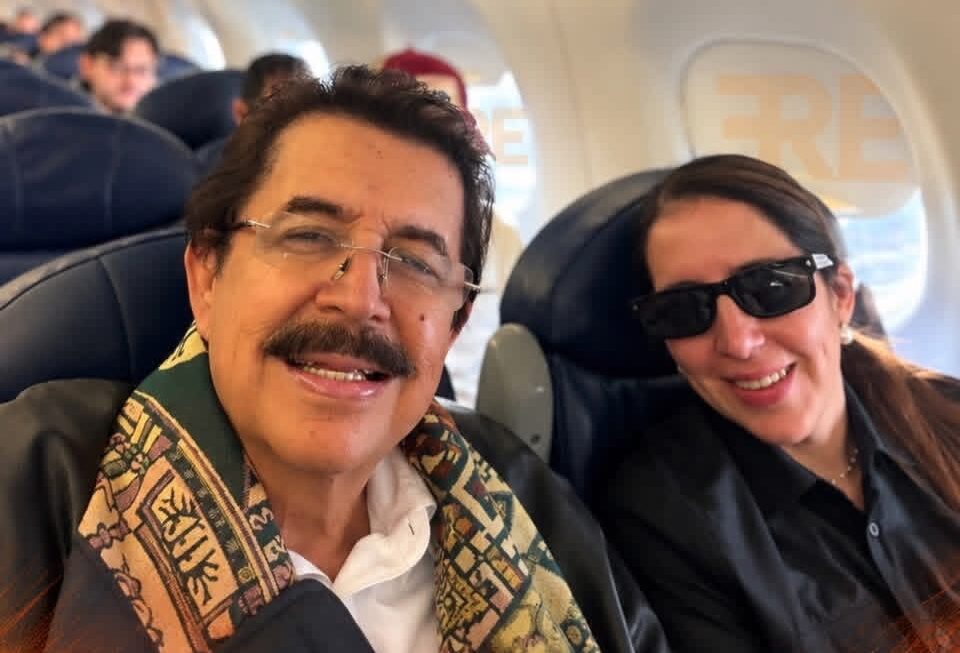 Mel Zelaya regresa al país y anuncia que retomará actividades políticas tras recibir el alta médica